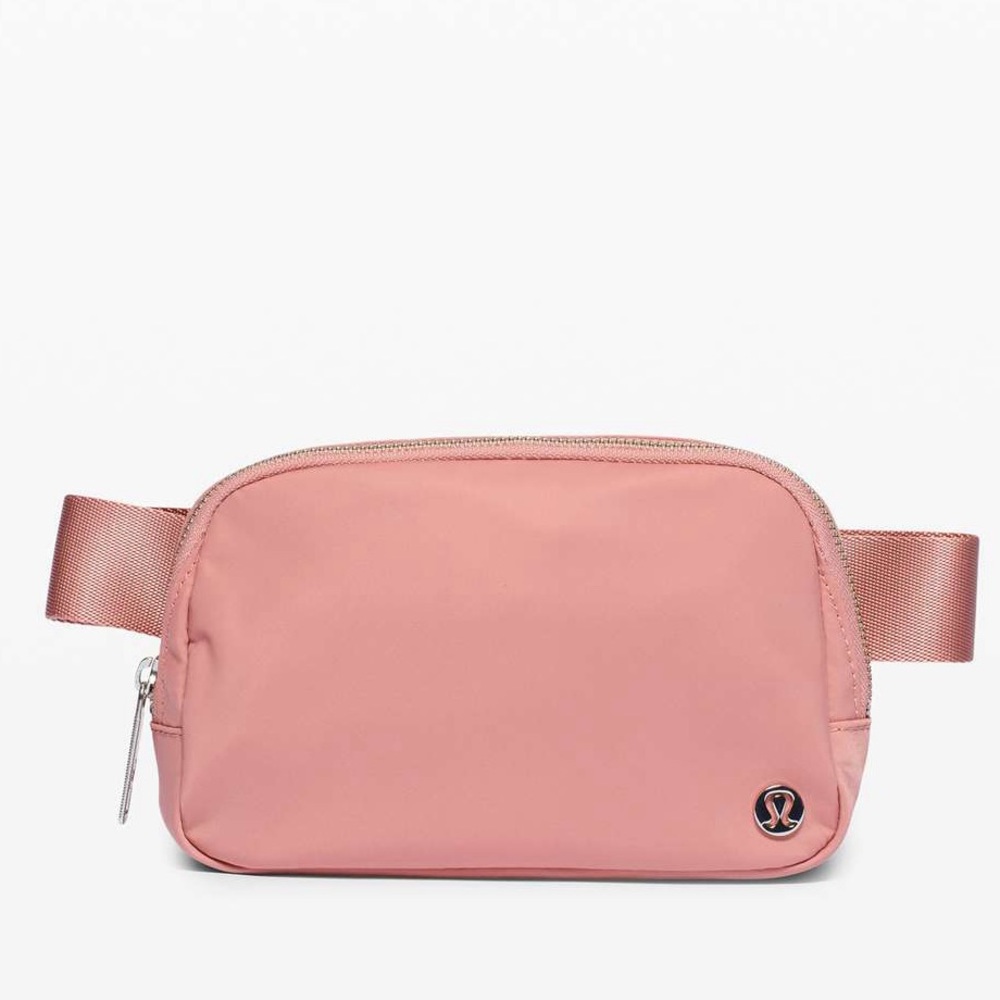 Lululemon Everywhere Belt Bag *1L
Pink Pastel NWT!